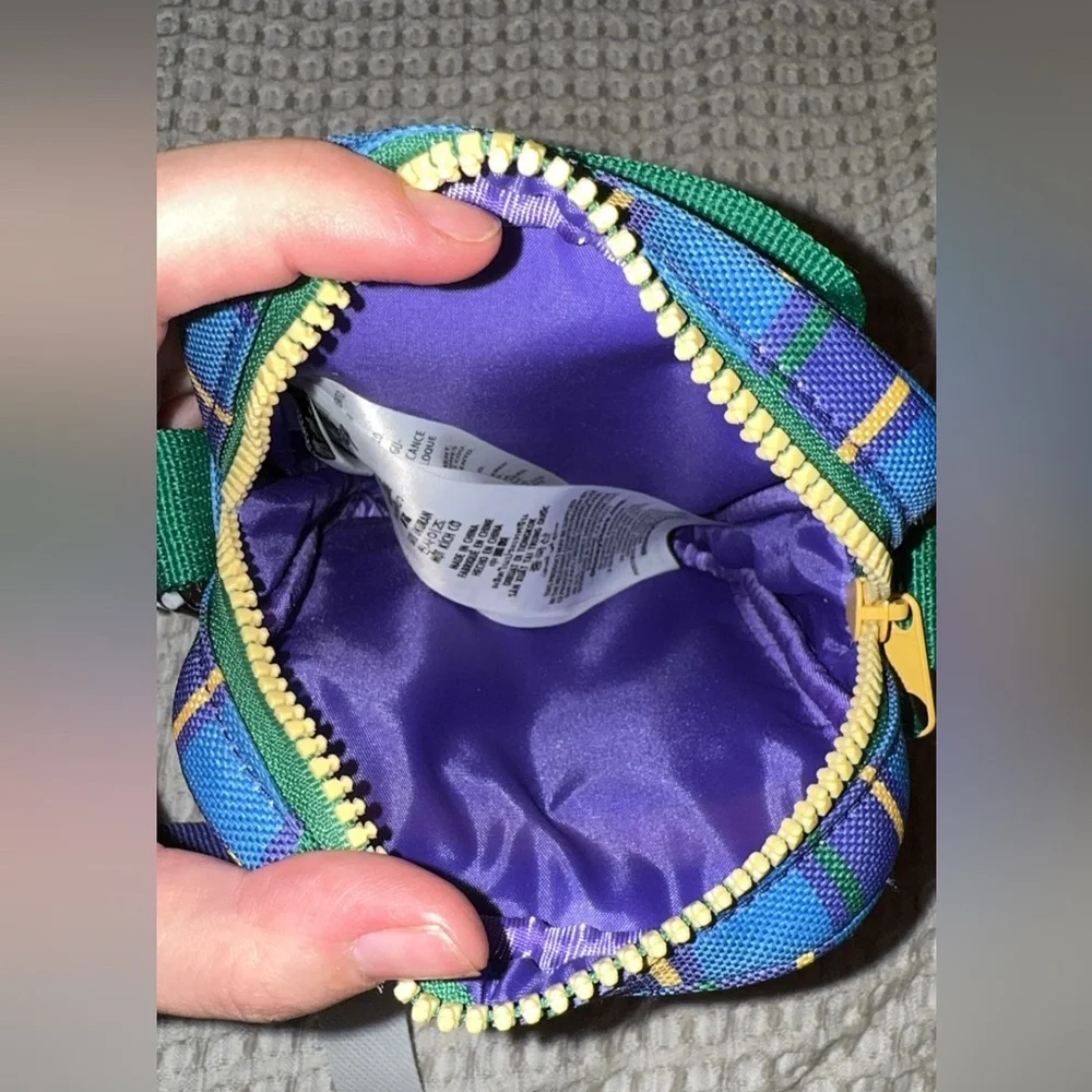 NWT Disney Blue and Yellow Winnie the Pooh Crossbody Bag - Picture 4 of 4